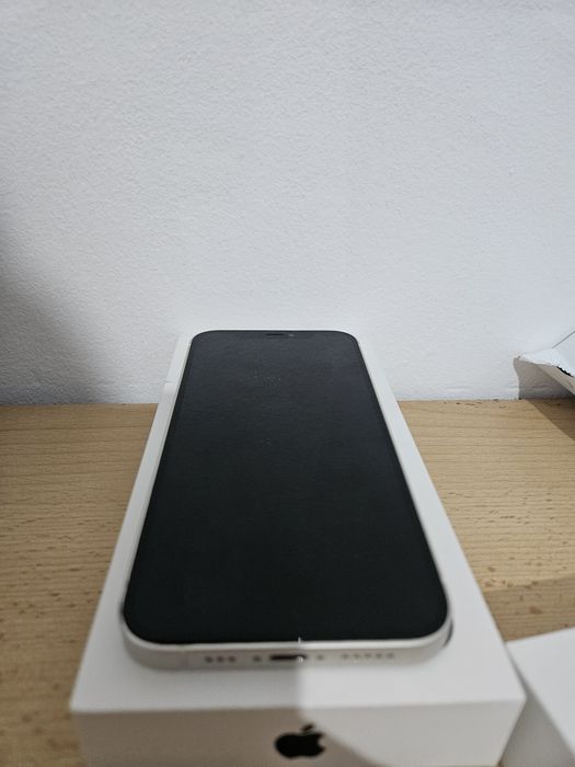 Iphone 12 64 GB.