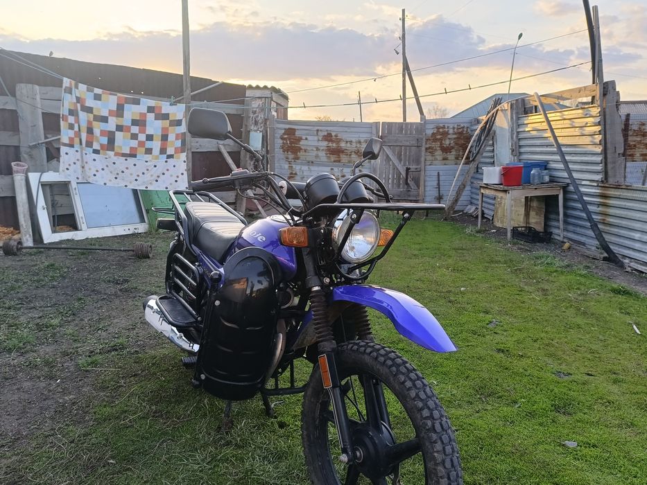 Мотоцикл 200 куб почти новый