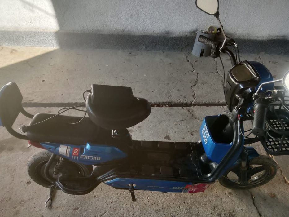 Продам  срочно  скутер