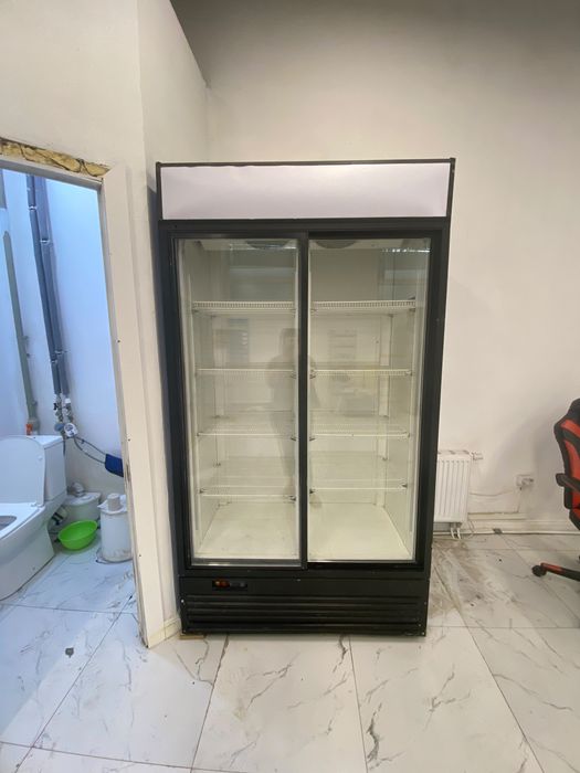 Витринный холодильник для продуктового магазина