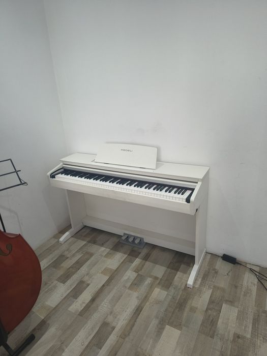 Pian digital Medeli