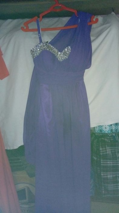 Платья вечерние