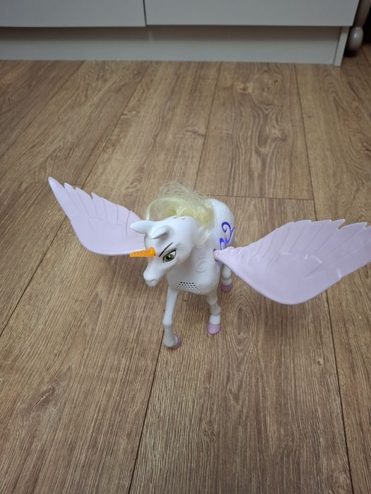 Unicornul Onchao din Mia and Me
