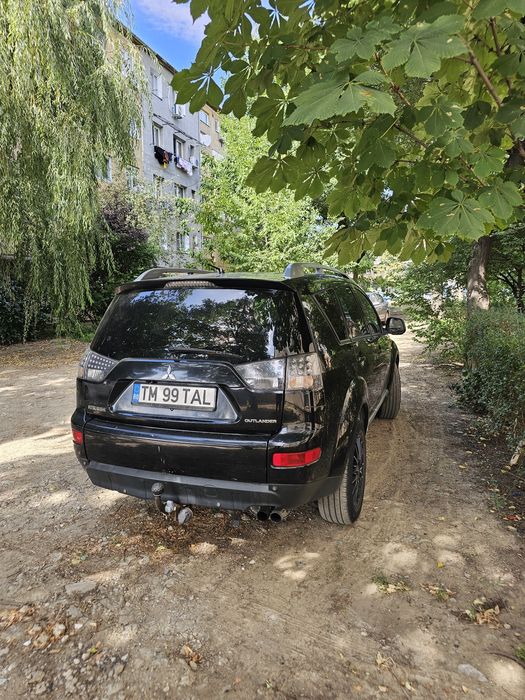 Mitsubishi Outlander  2.0 diesel ,7 locuri , 4×4 unic proprietar in Ro