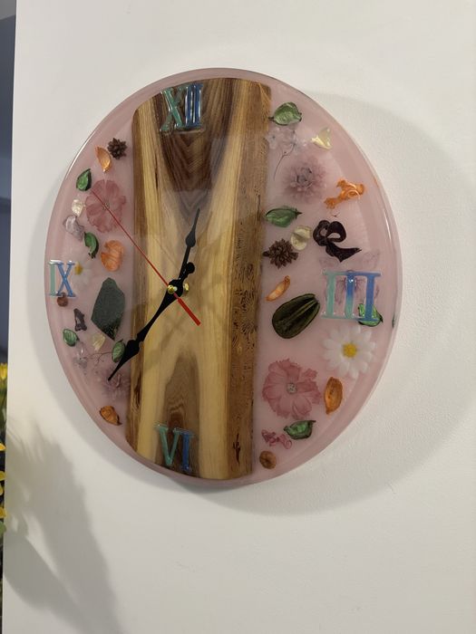 Стенен часовник .