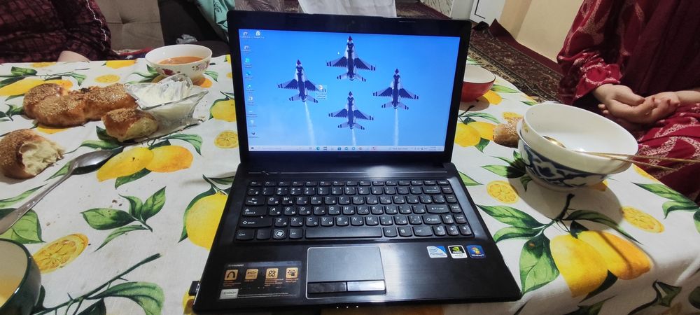 Нотбуок сотилади холати яхши ишлаб турибди