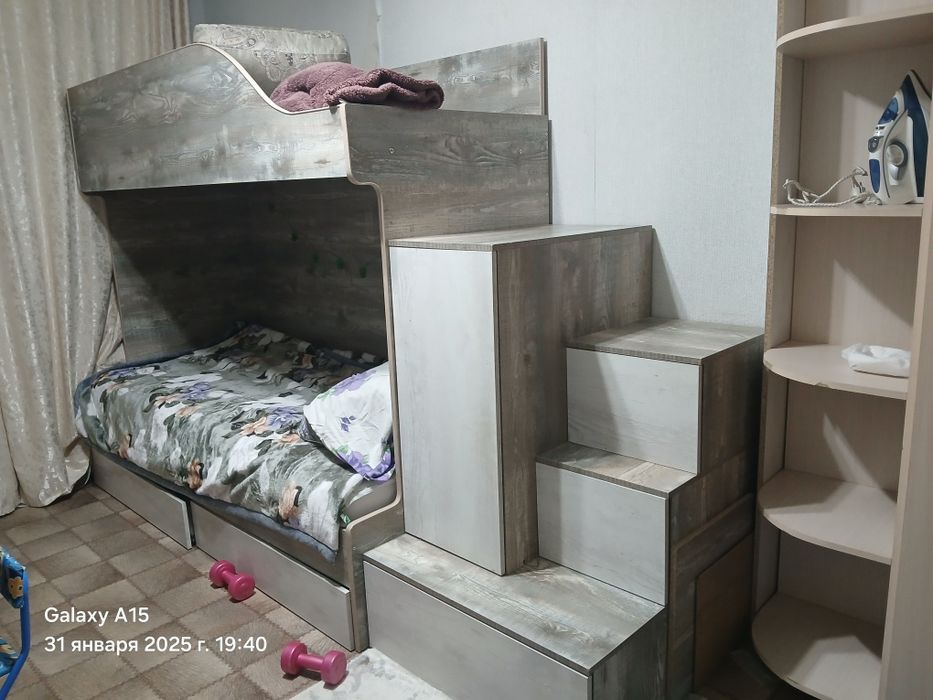 Продам детскую двухярусную кровать