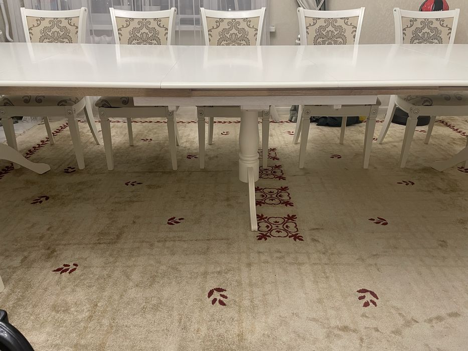 Продается белый стол