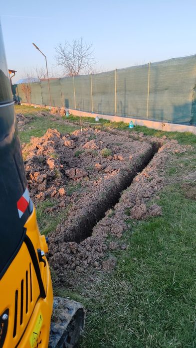 Miniexcavator de inchiriat