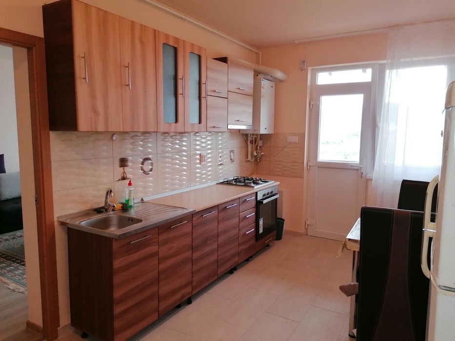 Închiriez apartament cu 4 camere în zona centrală Alba Iulia