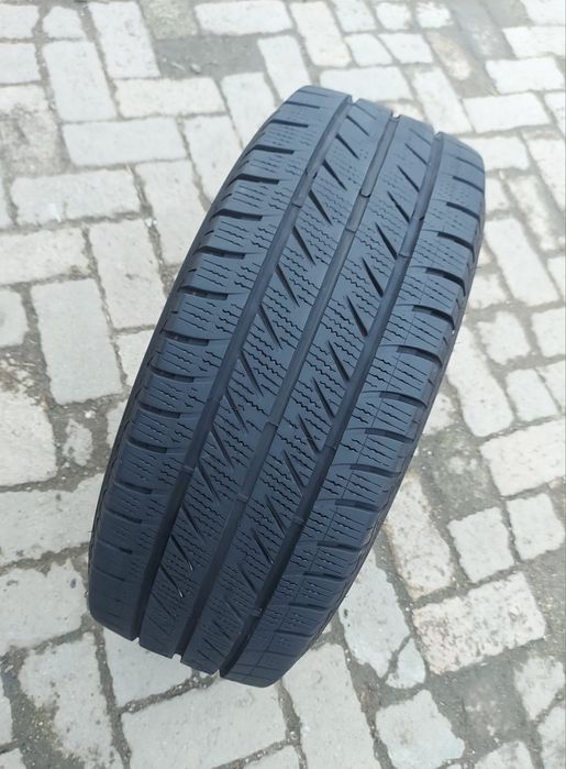 O bucată 235/65 R16C M+S iarnă - una Barum Vredestein Torque Goodyear