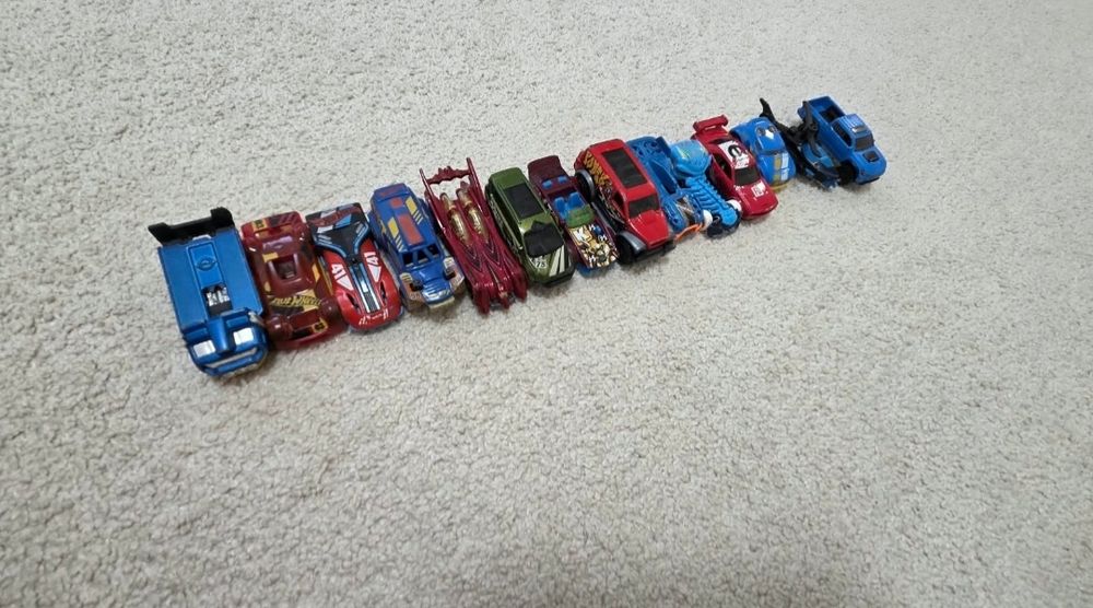Машинки hot wheels