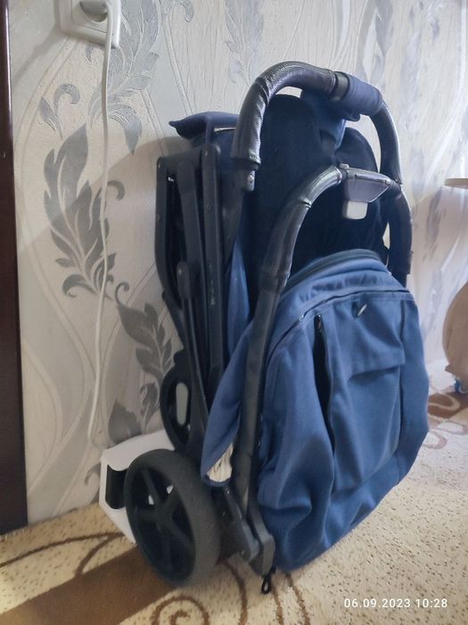 Продается коляска чемодан в отличном состоянии. Фирма Bene Baby. 
3 по