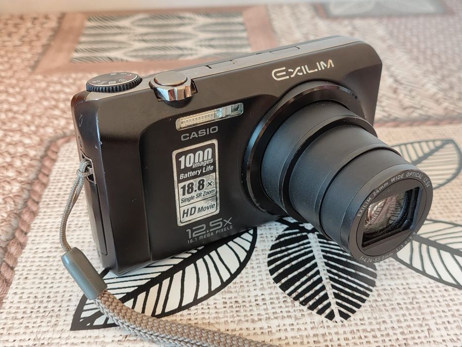 Aparat foto Casio ex h30
