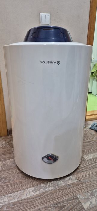 Продаю водонагреватель Ariston 80 л