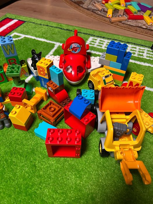 Lego Duplo, litere si set de construcție , aproximativ 100 piese