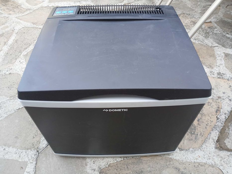 Хладилник с компресор Dometic B40D 40l