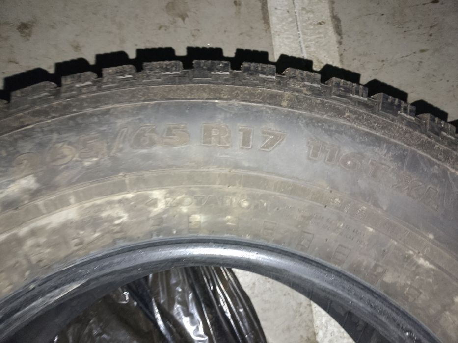 Продам зимние шипы шины