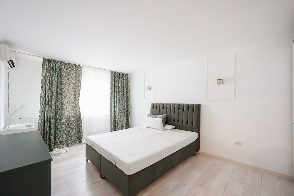 De închiriat - Casa la curte comuna ultracentrala (recent renovata)