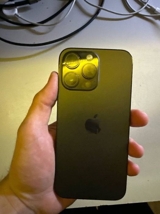 Продам айфон 14 про макс