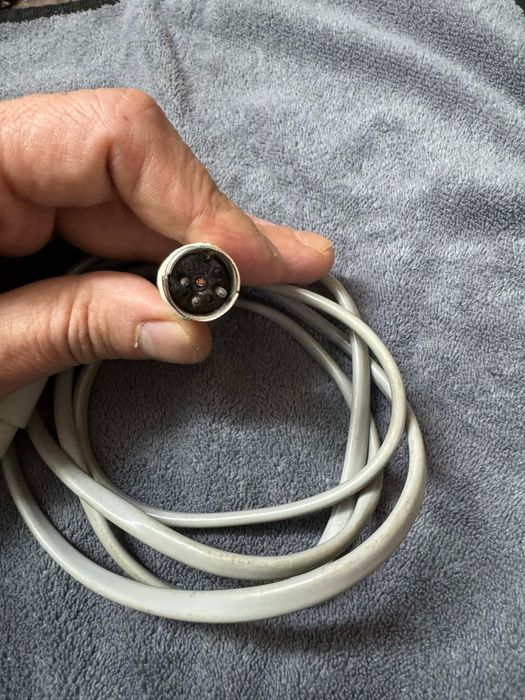 Стар микрофон МД 47 и стари аудио кабели