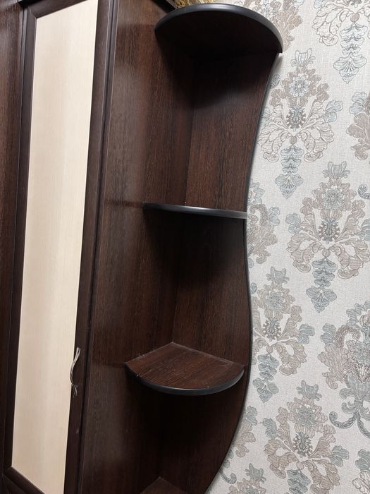 Продам угловой шкаф