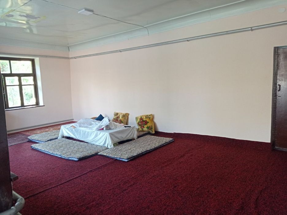 Srochna hovli sotiladi