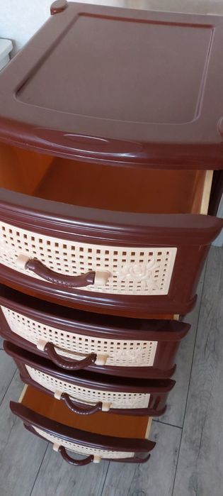 Продам пластиковый комод