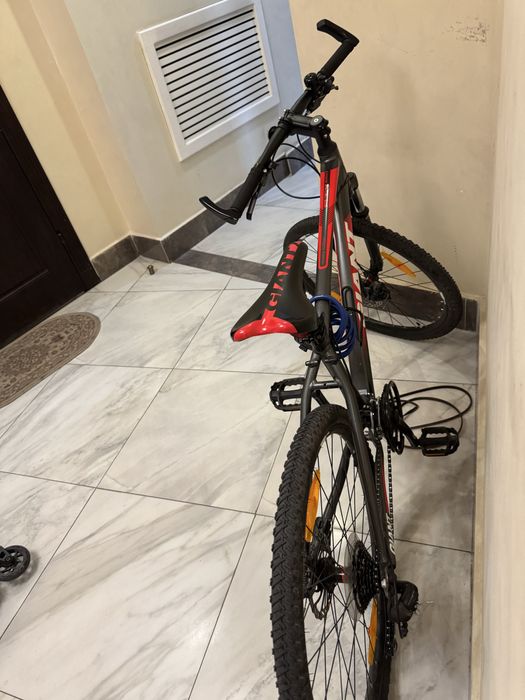 Велосипед Giant.