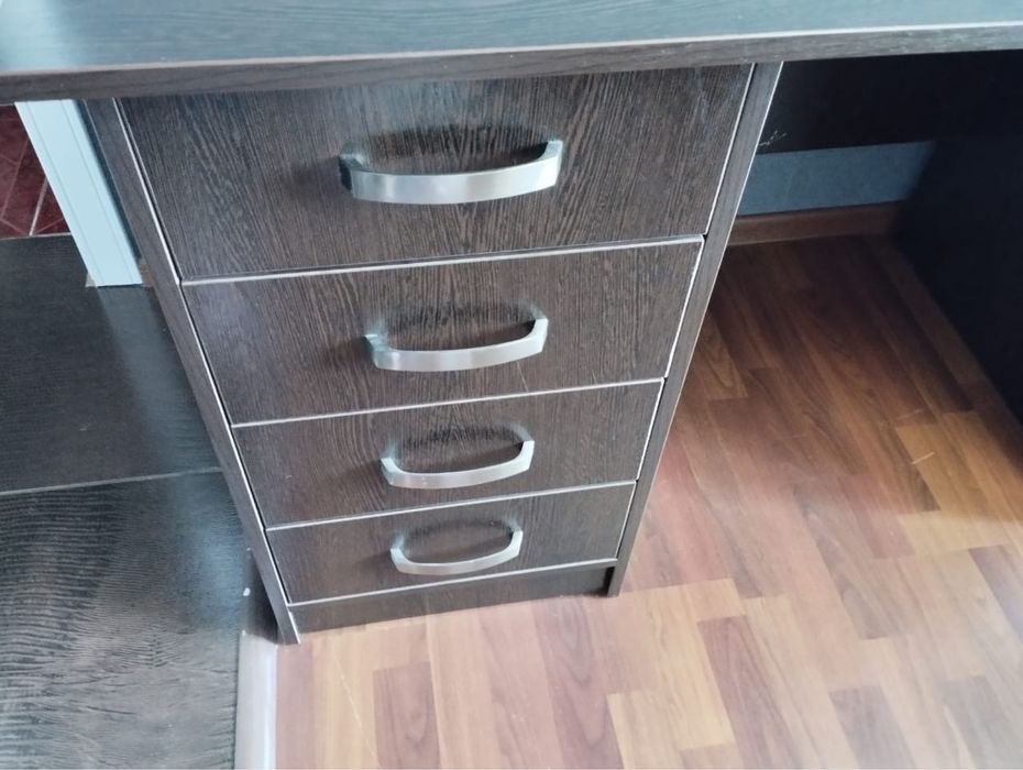 Продам письменный стол