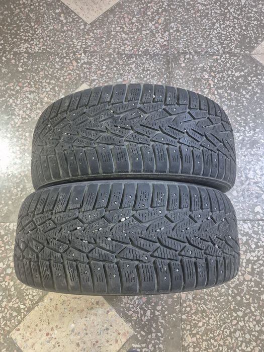 Продам две зимние шины 215/55 R17