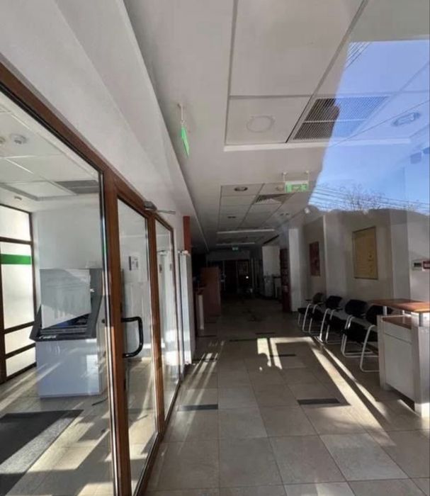 Spatiu comercial 182mp