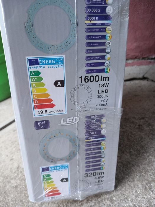 Vând lampadar cu lumină led,nou,cumparat din Germania.