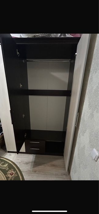 Продам шкаф с зеркалом