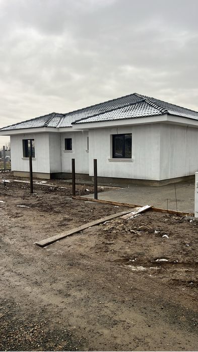 Duplex de vanzare Remetea mare cu toate utilitatile inclusiv asfalt