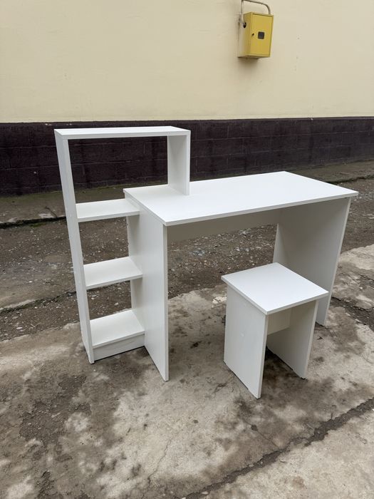 Стол письменный белый