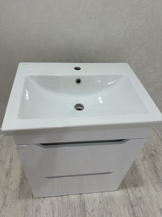 Продантся раковина со шкафчиком .