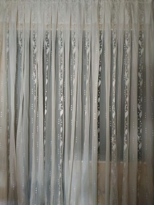 Тюль на окно. См. фото и описание