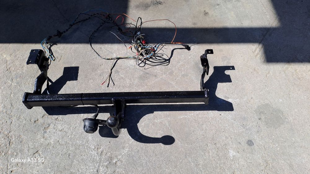 Продавам оригинален теглич за Mazda Demio/ Мазда Демио