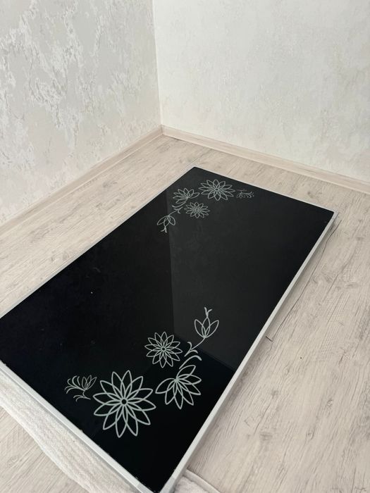 Продам стол кухонный-стекляный,САМОВЫВОЗ…..!———————-