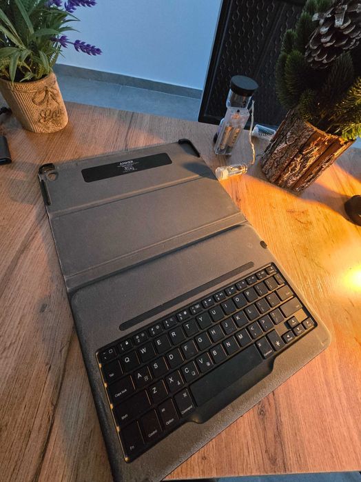 Ipad Air 2 klaviatura chexoli (Anker)