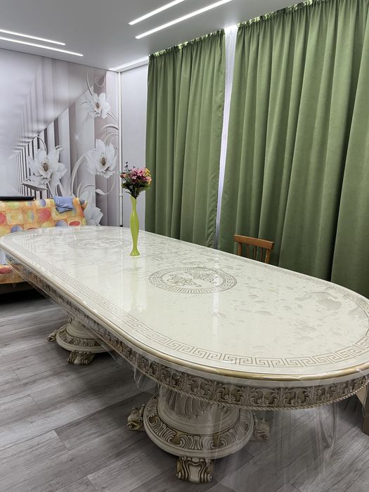 Стол для гостиной