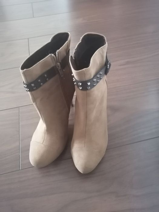 Vând botine în stare foarte bună