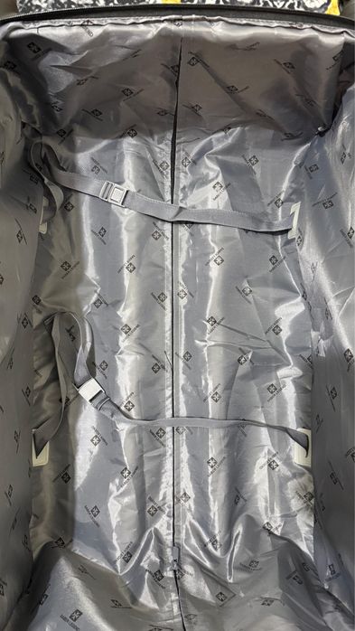 Продам новый чемодан