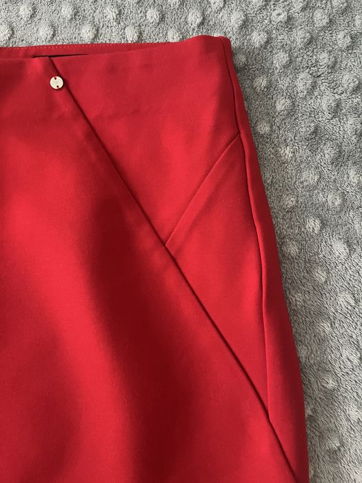 Дамска пола Reserved