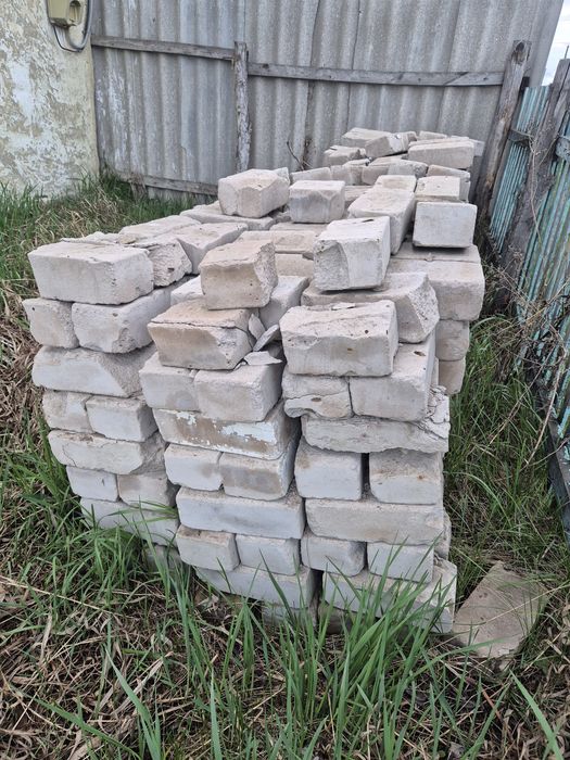 Продам б/у кирпич