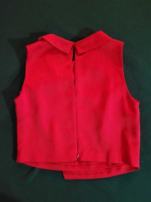 Vand top Coast, rosu intens, ideal pentru Sarbatori