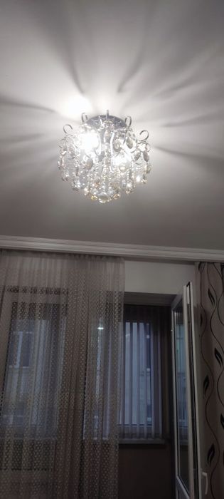Продам люстру , светильники