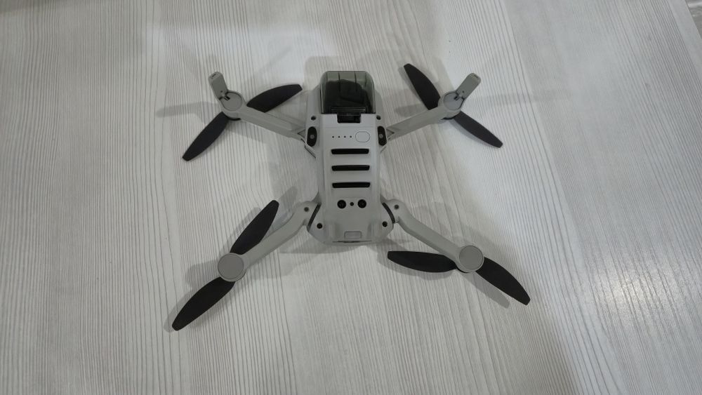 Продам дрон DJI mini 2 fly more combo