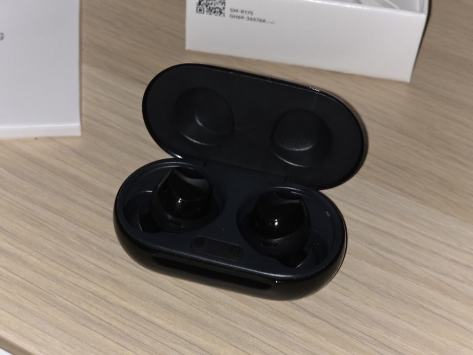 Слушалки Samsung galaxy buds+